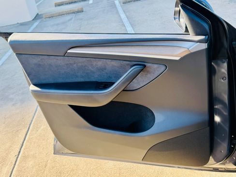 Used 2023 Tesla Model Y Performance AWD/4WD image 21