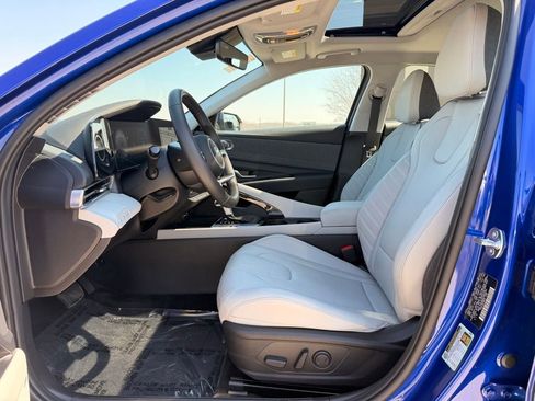 Used 2025 Hyundai Elantra Limited FWD image 28
