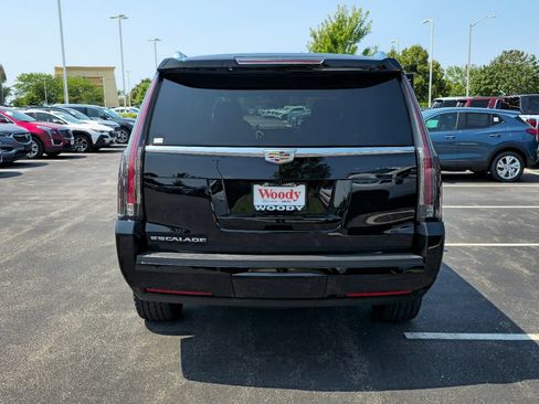 Certified 2020 Cadillac Escalade Premium Luxury AWD/4WD image 9