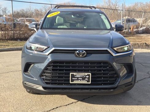 Used 2024 Toyota Grand Highlander XLE image 4