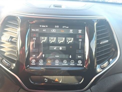 Used 2020 Jeep Cherokee Limited image 19