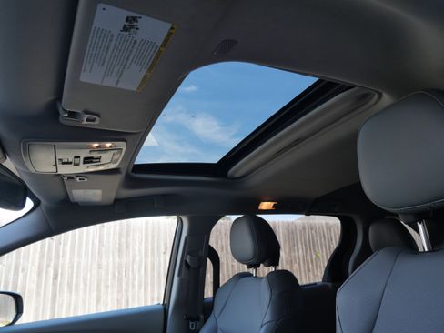 Used 2021 Toyota Sienna XLE image 10