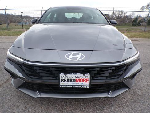 Used 2025 Hyundai Elantra Sport image 5