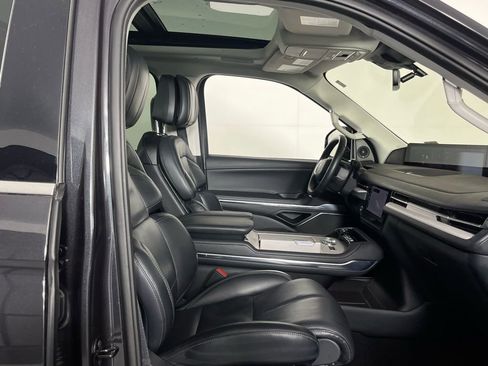 Used 2025 Lincoln Navigator Reserve image 27