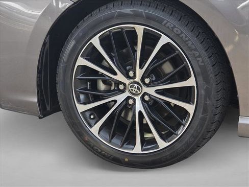Used 2018 Toyota Camry SE FWD image 8