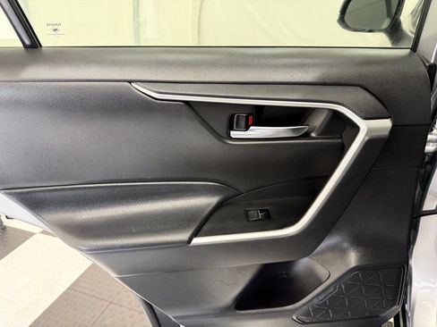 Used 2025 Toyota RAV4 XLE FWD image 15