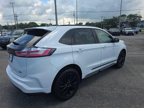 Used 2023 Ford Edge SE w/ Black Appearance Package AWD/4WD image 4