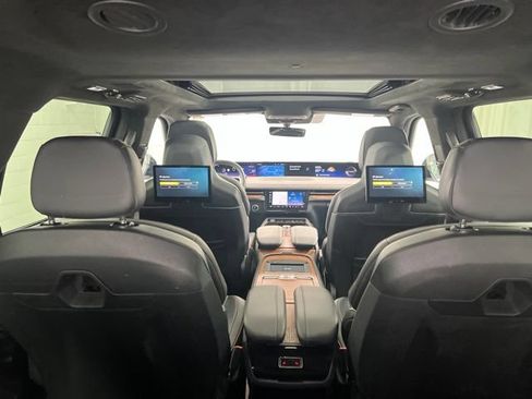 Used 2025 Lincoln Navigator Black Label AWD/4WD image 28