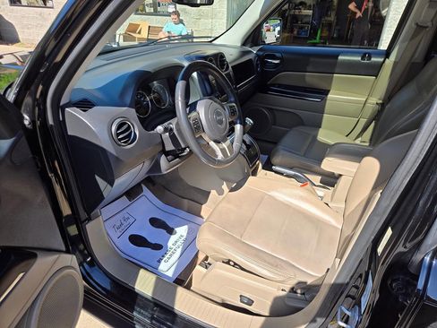 Used 2012 Jeep Patriot Limited w/ Sun/Sound Group AWD/4WD image 9