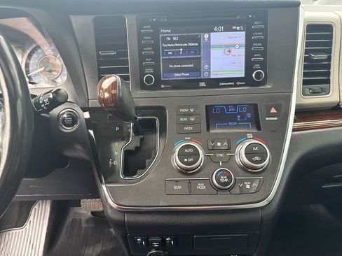 Used 2018 Toyota Sienna Limited Premium AWD/4WD image 24