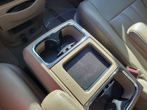 Certified 2016 Chrysler Town & Country Touring w/ Driver Convenience Group FWD image 25