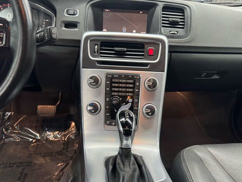 Used 2018 Volvo V60 T5 Cross Country w/ Convenience Package image 35