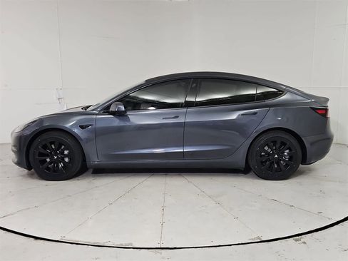 Used 2021 Tesla Model 3 Standard Range Plus image 3
