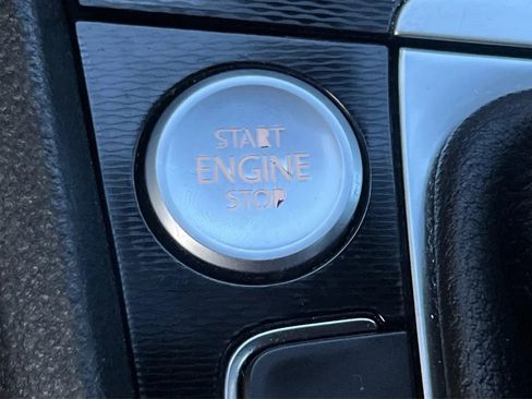 Used 2017 Volkswagen GTI SE image 37