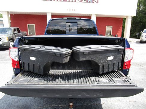 Used 2018 Nissan Titan Platinum Reserve AWD/4WD image 23