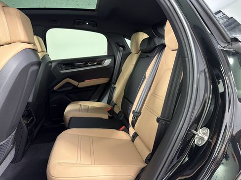 New 2026 Porsche Cayenne Coupe AWD/4WD image 19