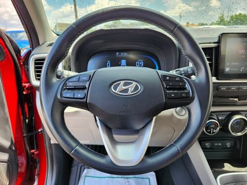 Used 2024 Hyundai Venue SEL FWD image 29