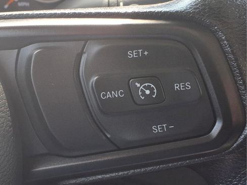Used 2022 Jeep Gladiator Sport AWD/4WD image 17
