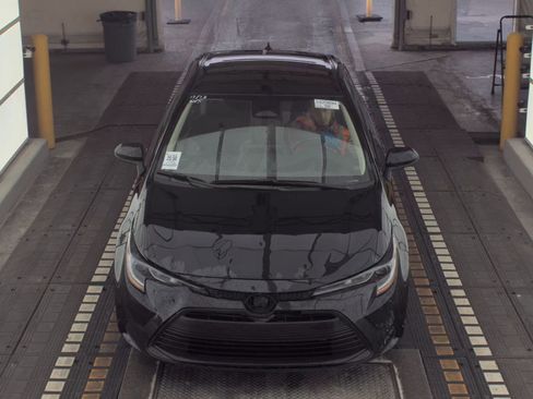 Used 2025 Toyota Corolla LE image 2