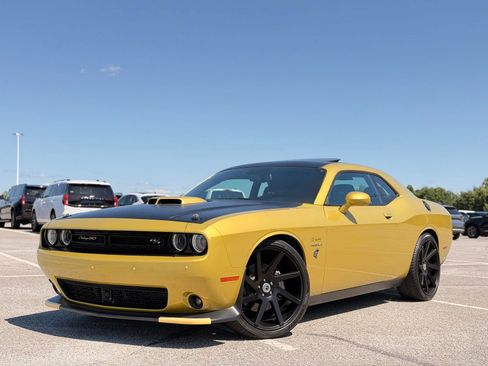 Used 2020 Dodge Challenger R/T RWD image 4