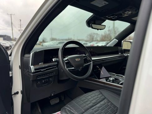 Used 2025 Cadillac Escalade ESV Sport Platinum w/ LPO, Floor Liner Package image 20