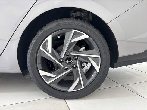 New 2025 Hyundai Elantra SEL FWD image 9
