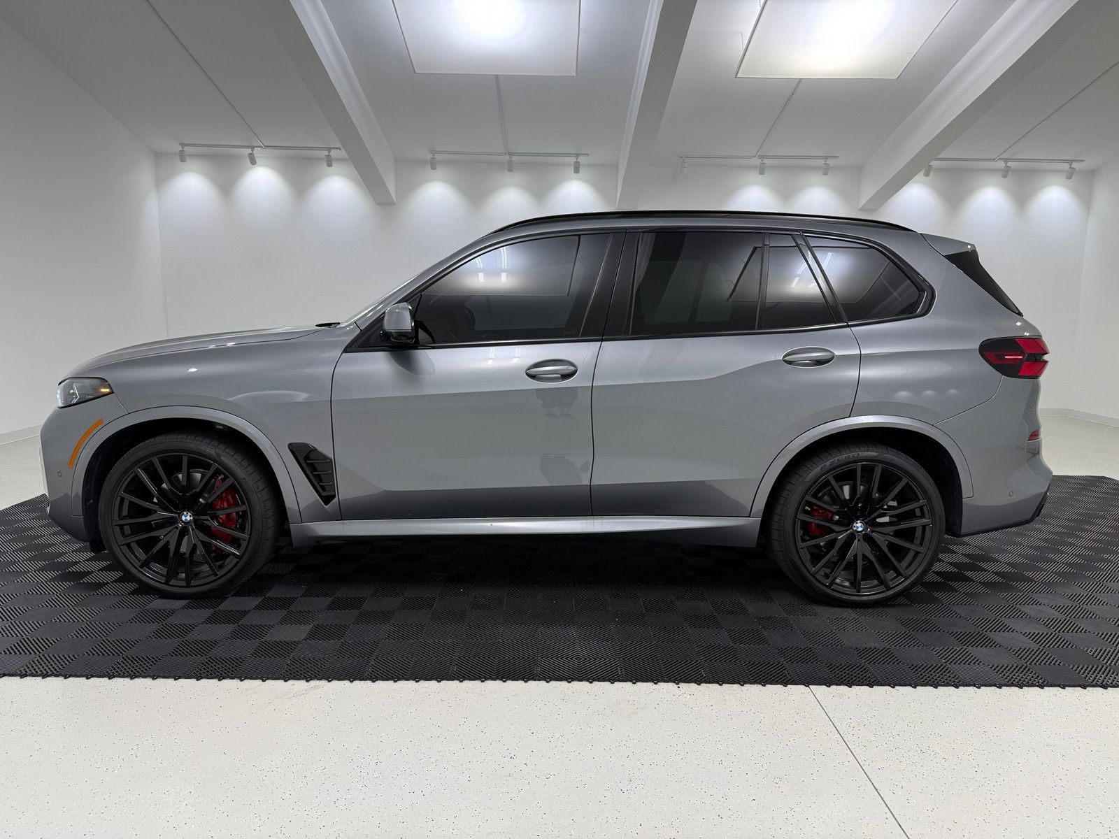 Used 2026 BMW X5 xDrive40i w/ M Sport Package AWD/4WD image 4