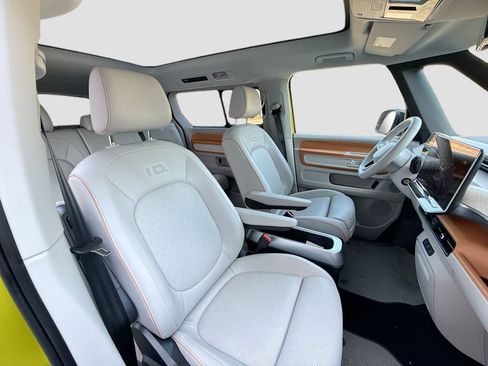 Used 2025 Volkswagen ID. Buzz 1st Edition image 31