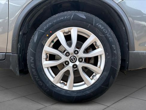 Used 2018 Nissan Rogue SV image 10