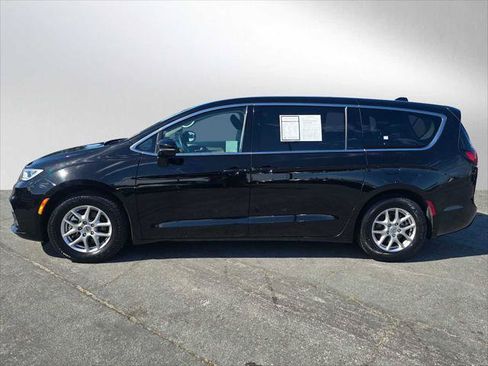 Used 2024 Chrysler Pacifica Touring-L FWD image 6