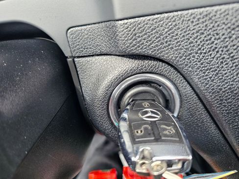 Used 2011 Mercedes-Benz C 300 4MATIC Sedan image 32