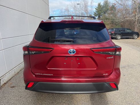 Certified 2022 Toyota Highlander XLE image 7