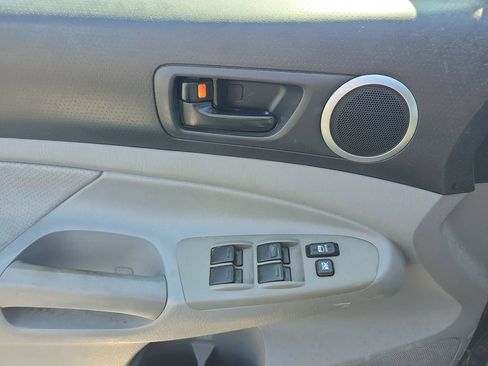 Used 2010 Toyota Tacoma PreRunner RWD image 15