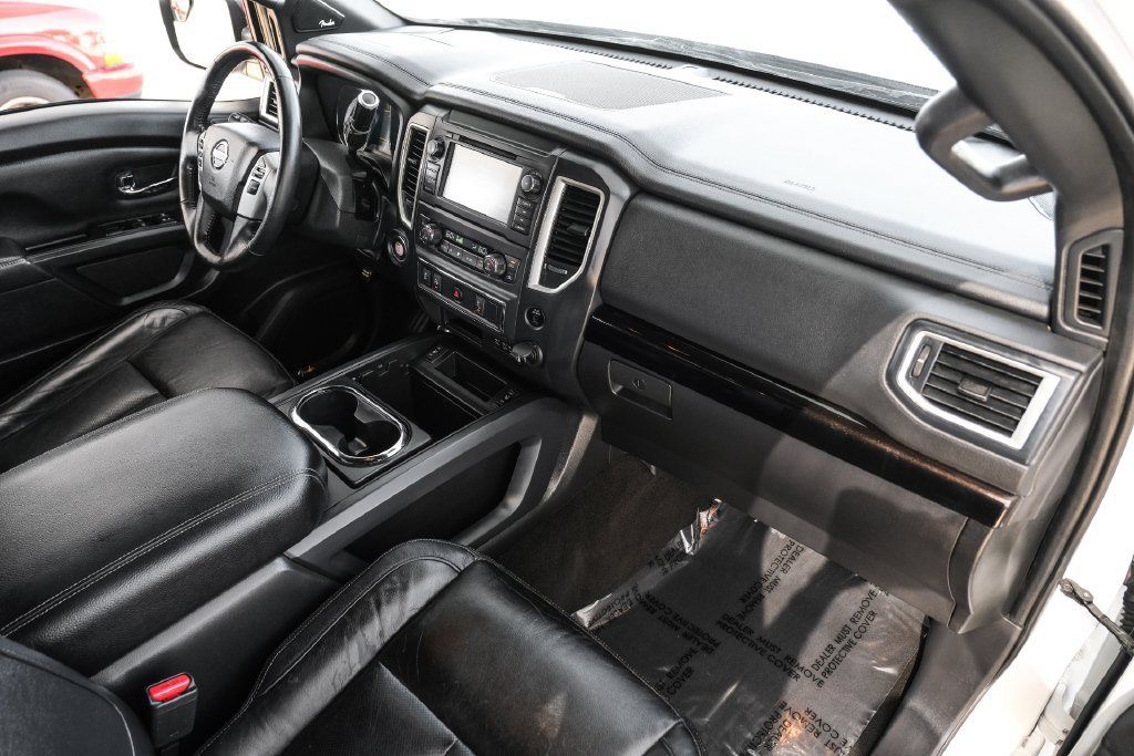 Used 2019 Nissan Titan SL w/ Midnight Edition RWD image 9