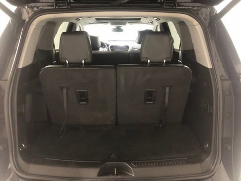 Used 2021 GMC Acadia SLT w/ Elevation Edition image 9