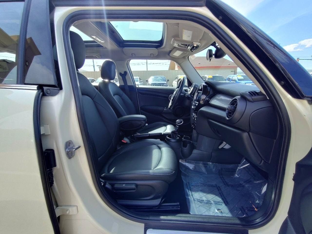 Used 2019 MINI Cooper 4-Door Hardtop FWD image 41