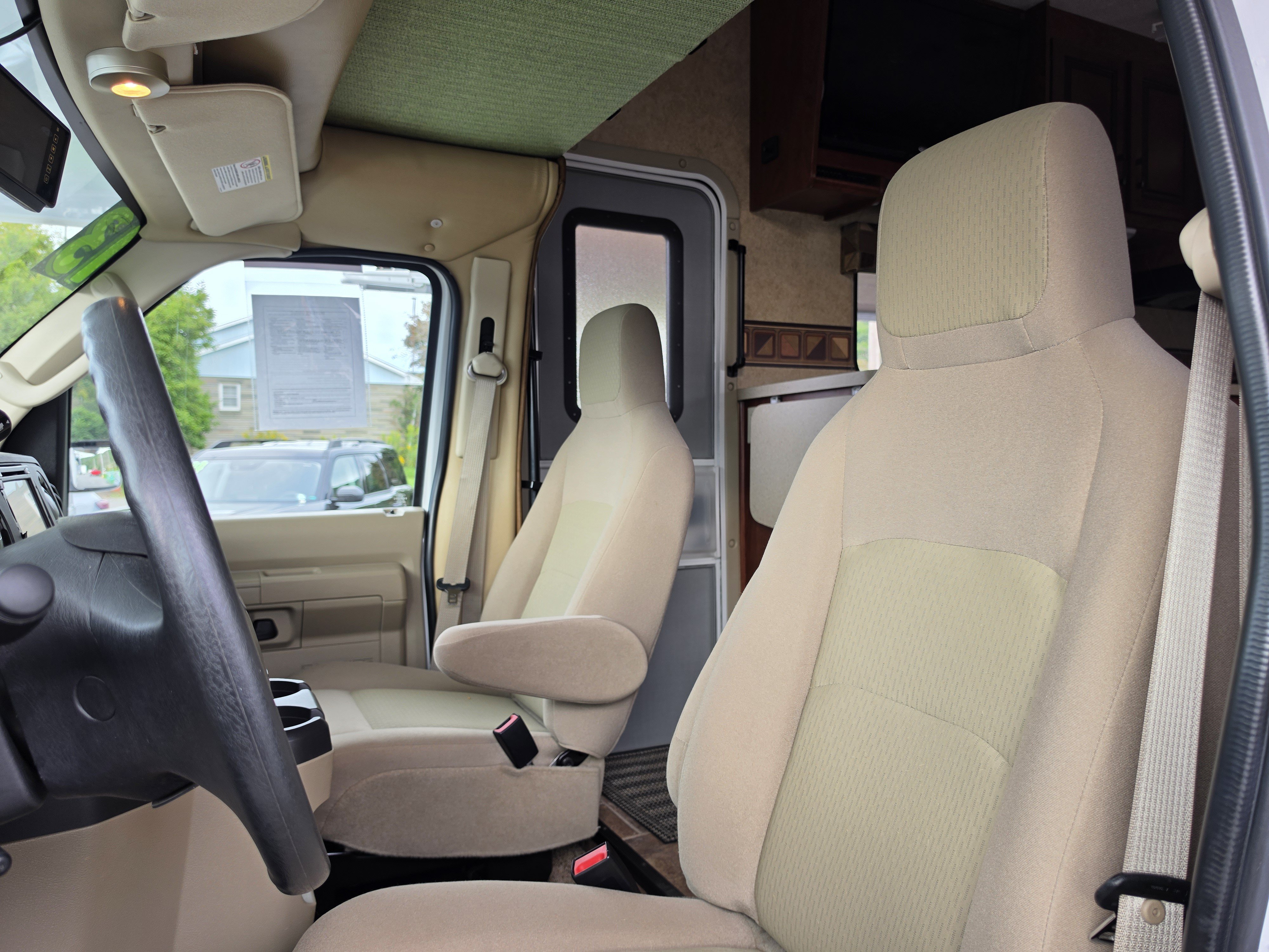 Used 2012 Ford E-450 and Econoline 450 Super Duty w/ Motorhome Prep Pkg RWD image 12