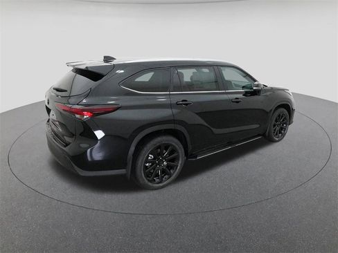 New 2026 Toyota Highlander XLE image 9