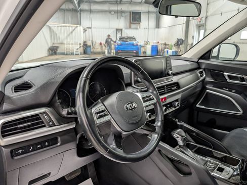 Used 2020 Kia Telluride S w/ S 8 Passenger Seating Package AWD/4WD image 15