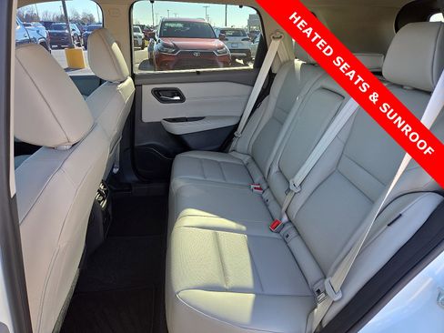 Used 2023 Nissan Rogue SV w/ SV Premium B Package image 10