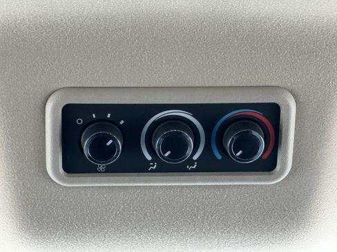 Used 2025 GMC Savana 3500 LT w/ LT Preferred Equipment Group RWD image 23