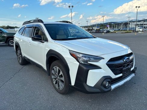 Certified 2025 Subaru Outback Limited AWD/4WD image 4