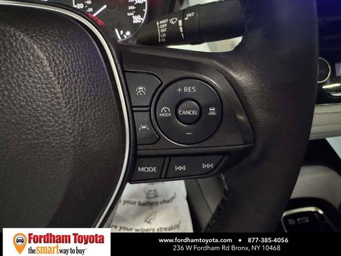 Used 2024 Toyota Corolla SE w/ SE Premium Package FWD image 19