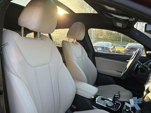 Used 2025 BMW X4 xDrive30i w/ Premium Package image 17