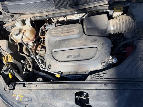 Used 2024 Chrysler Pacifica Touring-L image 21