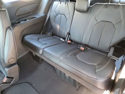 New 2026 Chrysler Pacifica Select FWD image 10