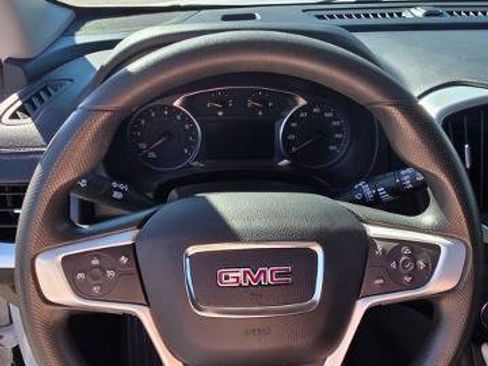 Used 2023 GMC Terrain SLE w/ Driver Convenience Package image 12