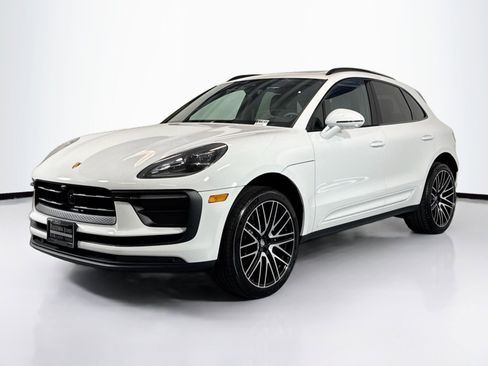 Certified 2025 Porsche Macan AWD/4WD image 1