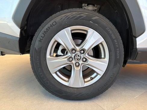 Used 2025 Toyota RAV4 XLE FWD image 42