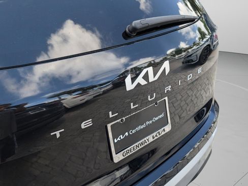 Used 2024 Kia Telluride EX w/ EX Captain's Chair Package image 21